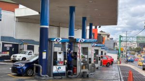 Suben los precios de las gasolinas y el diésel en Ecuador para abril de 2026: por primera vez la Extra supera los USD 3 Para hacer uso de este contenido cite la fuente y haga un enlace a la nota original en https://www.primicias.ec/economia/precios-gasolinas-abril-2026-diesel-extra-super-ecopais-ecuador-alza-petroleo-120147/